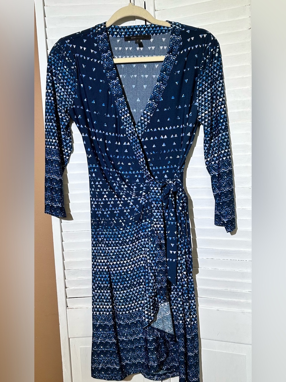BCBGMaxAzria Navy blue and white Patterned Wrap Dress Size Small